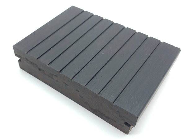 木塑地板的耐磨性和实用性是关键